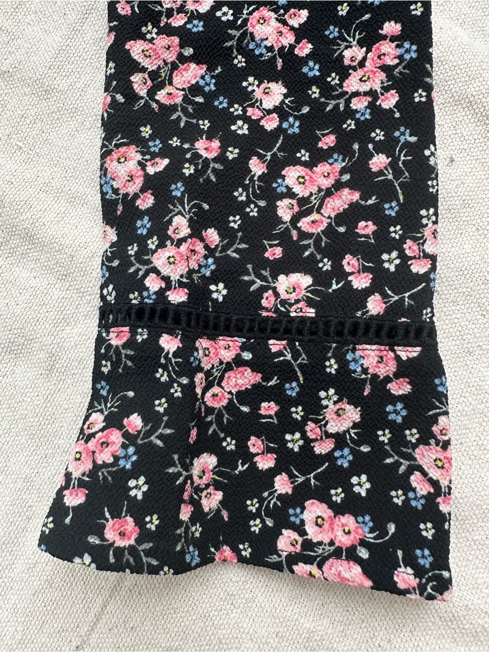 H&M Dainty Floral Ladder Trim 3/4 Bell Sleeve Dress Black Pink 4 - Picture 8 of 10